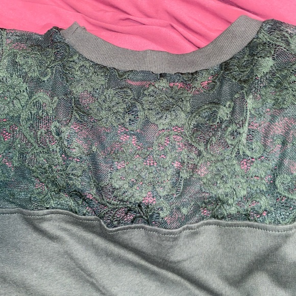 Emery Rose Plus Size Lace Pullover Top Casual Lightweight Fem Emerald Green NEW - Picture 7 of 8